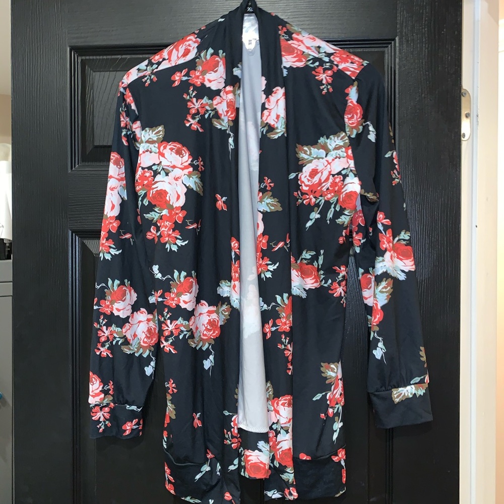 Women’s Floral Carsdigan size large